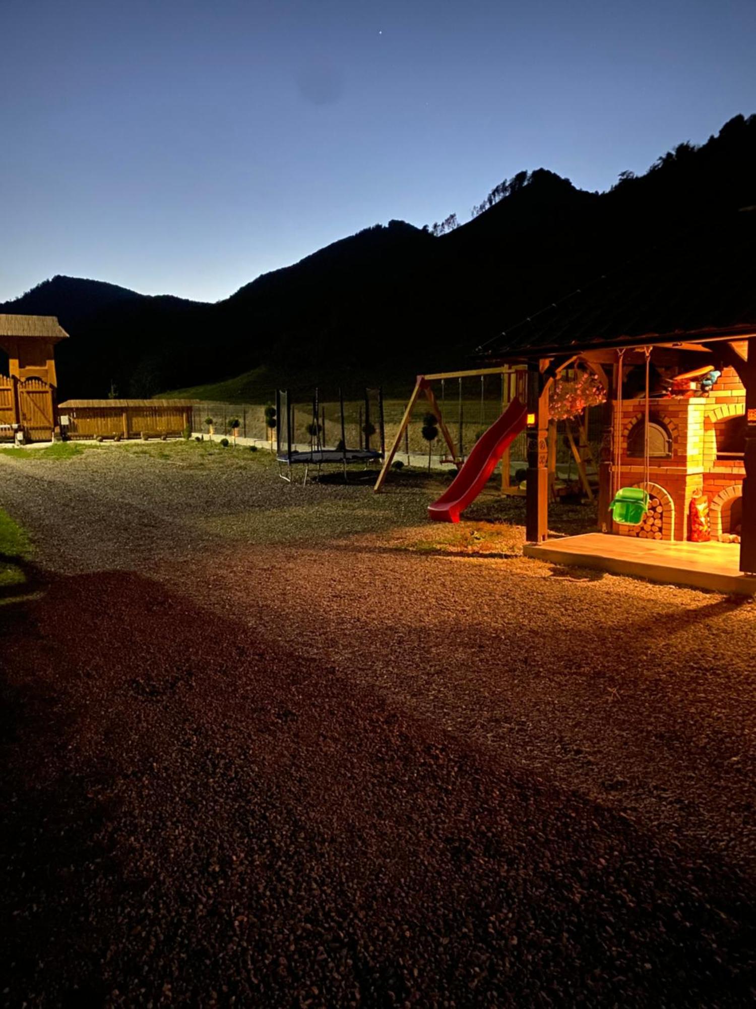 Pensiunea Suci Botiza Esterno foto