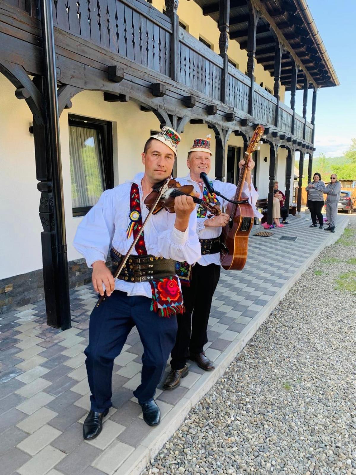 Pensiunea Suci Botiza Esterno foto