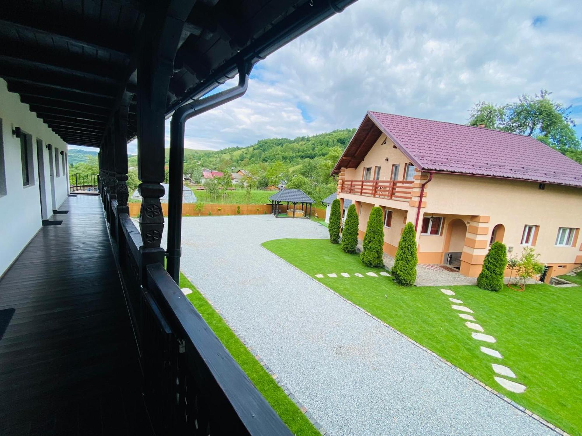 Pensiunea Suci Botiza Esterno foto