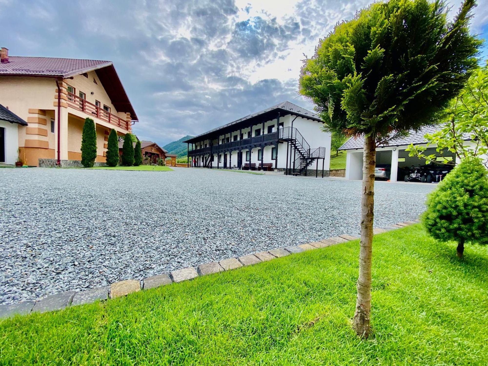 Pensiunea Suci Botiza Esterno foto