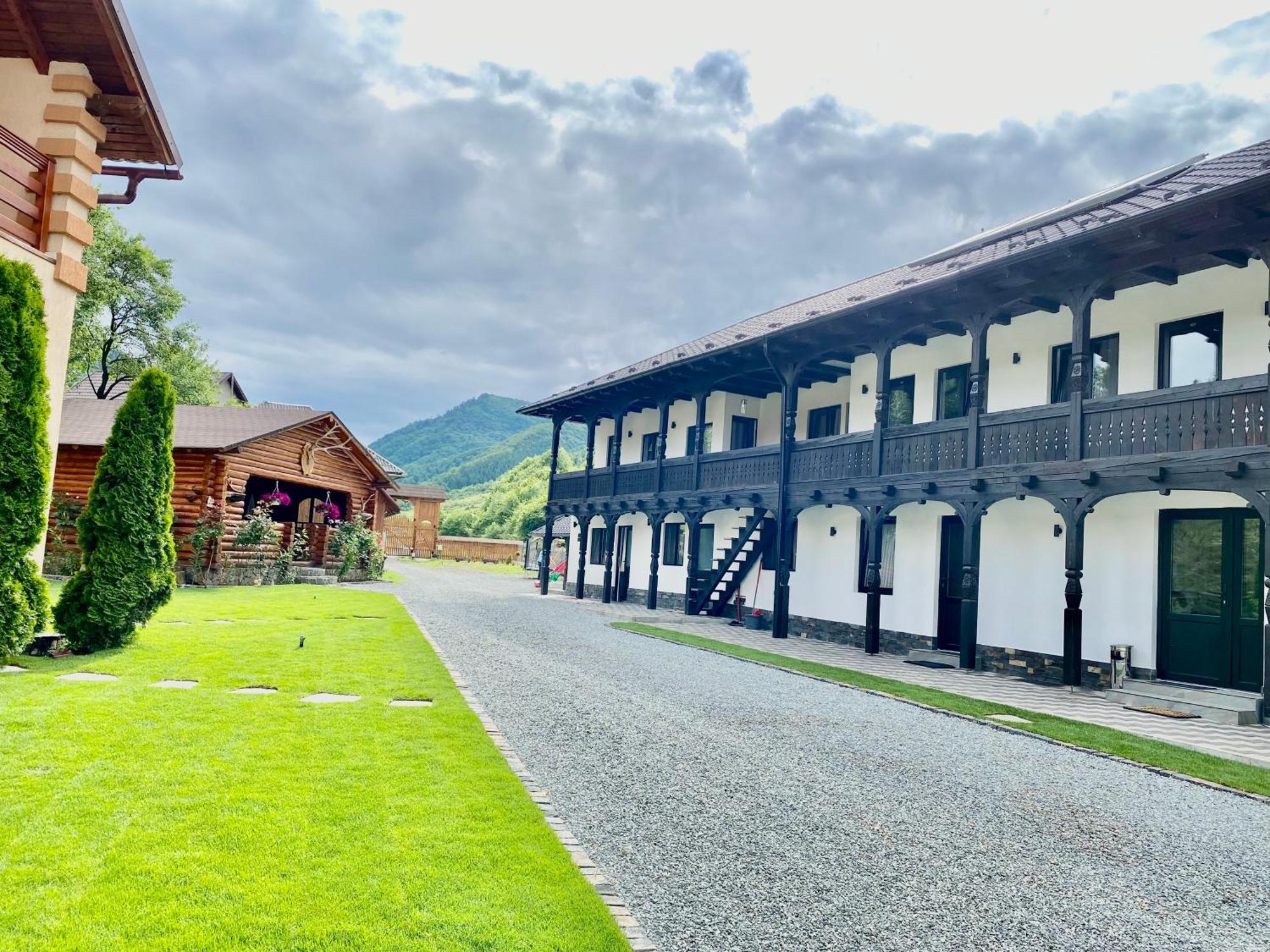 Pensiunea Suci Botiza Esterno foto