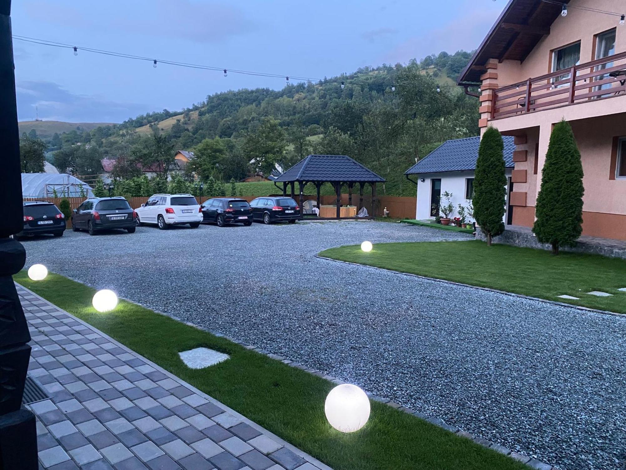 Pensiunea Suci Botiza Esterno foto